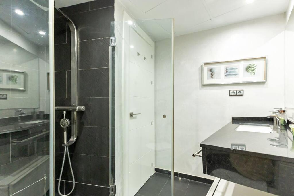 Pajaritos Center Suite By Valcambre Sevilla Eksteriør billede